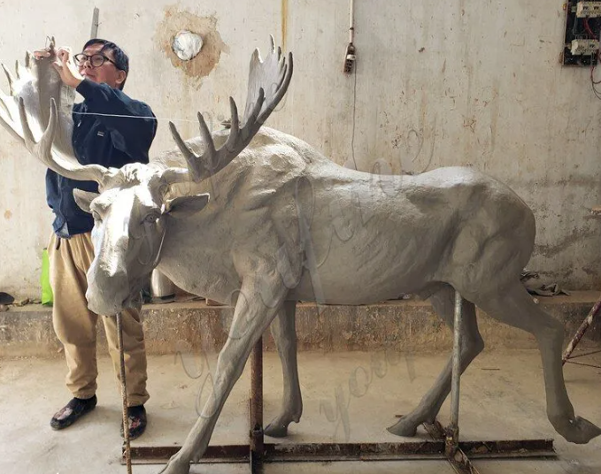 Choosing the Right Moose Sculpture for Your Space2