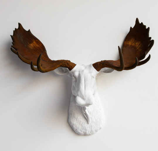 Incorporating Faux Moose Heads into Your Decor2