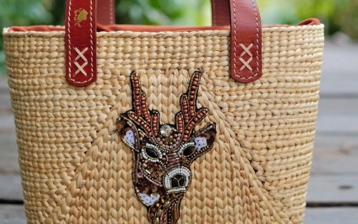 Elk Motifs in Traditional Crafts